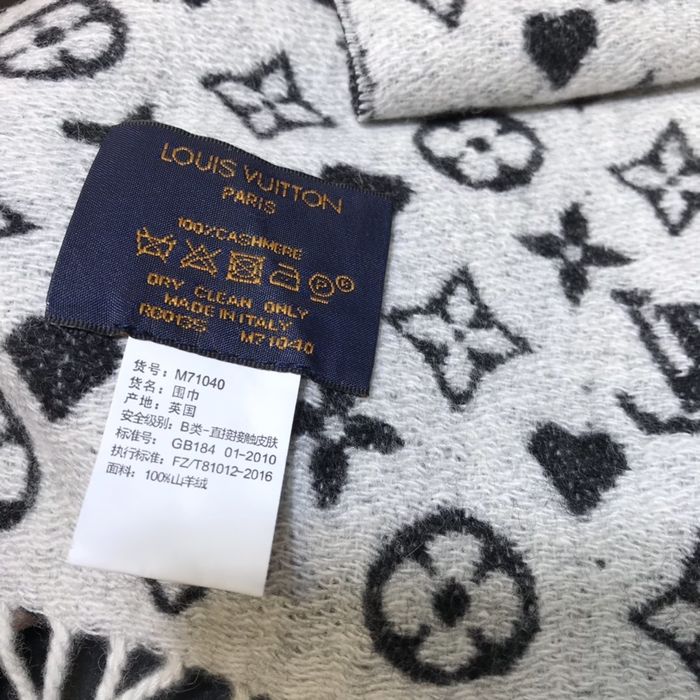 Louis Vuitton Scarf LV00052